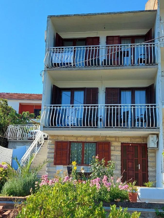 סגט ווראנייצה Apartmani I & J Seric מראה חיצוני תמונה