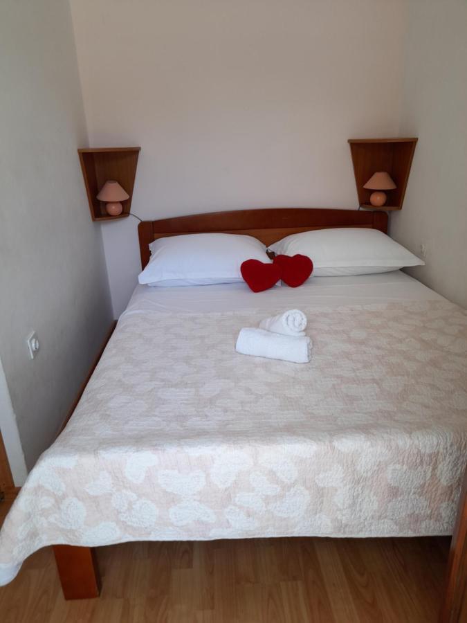 סגט ווראנייצה Apartmani I & J Seric מראה חיצוני תמונה