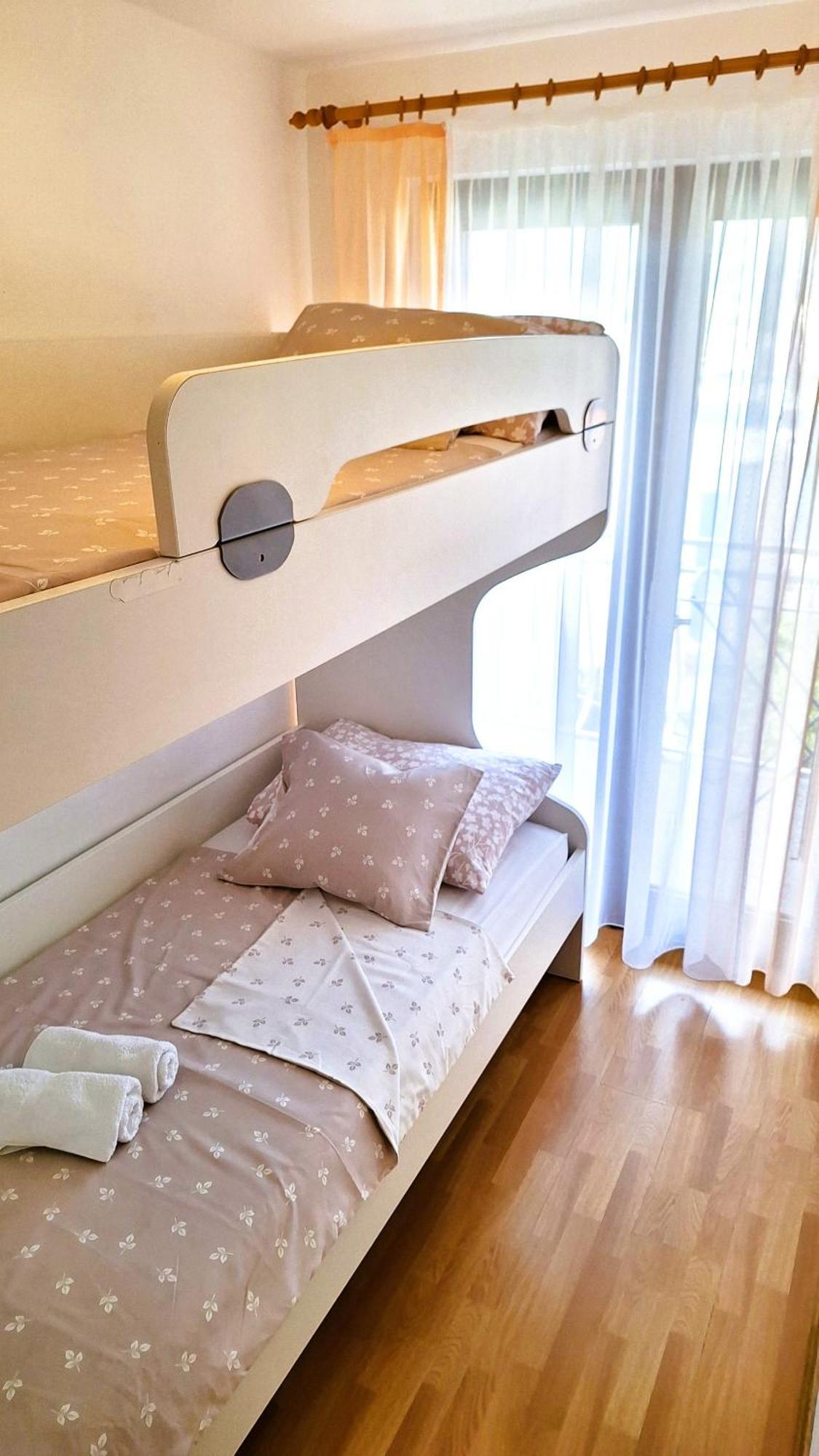 סגט ווראנייצה Apartmani I & J Seric מראה חיצוני תמונה