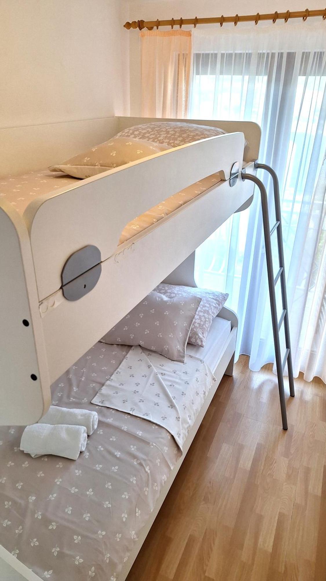 סגט ווראנייצה Apartmani I & J Seric מראה חיצוני תמונה