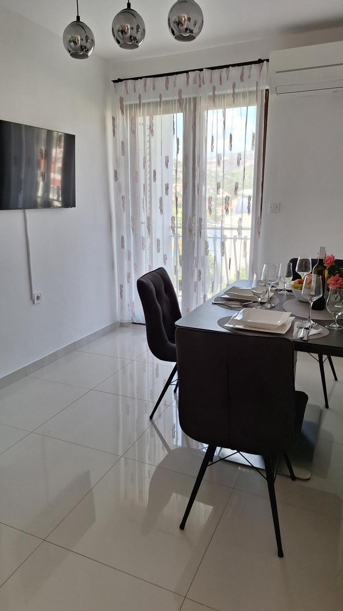 סגט ווראנייצה Apartmani I & J Seric מראה חיצוני תמונה