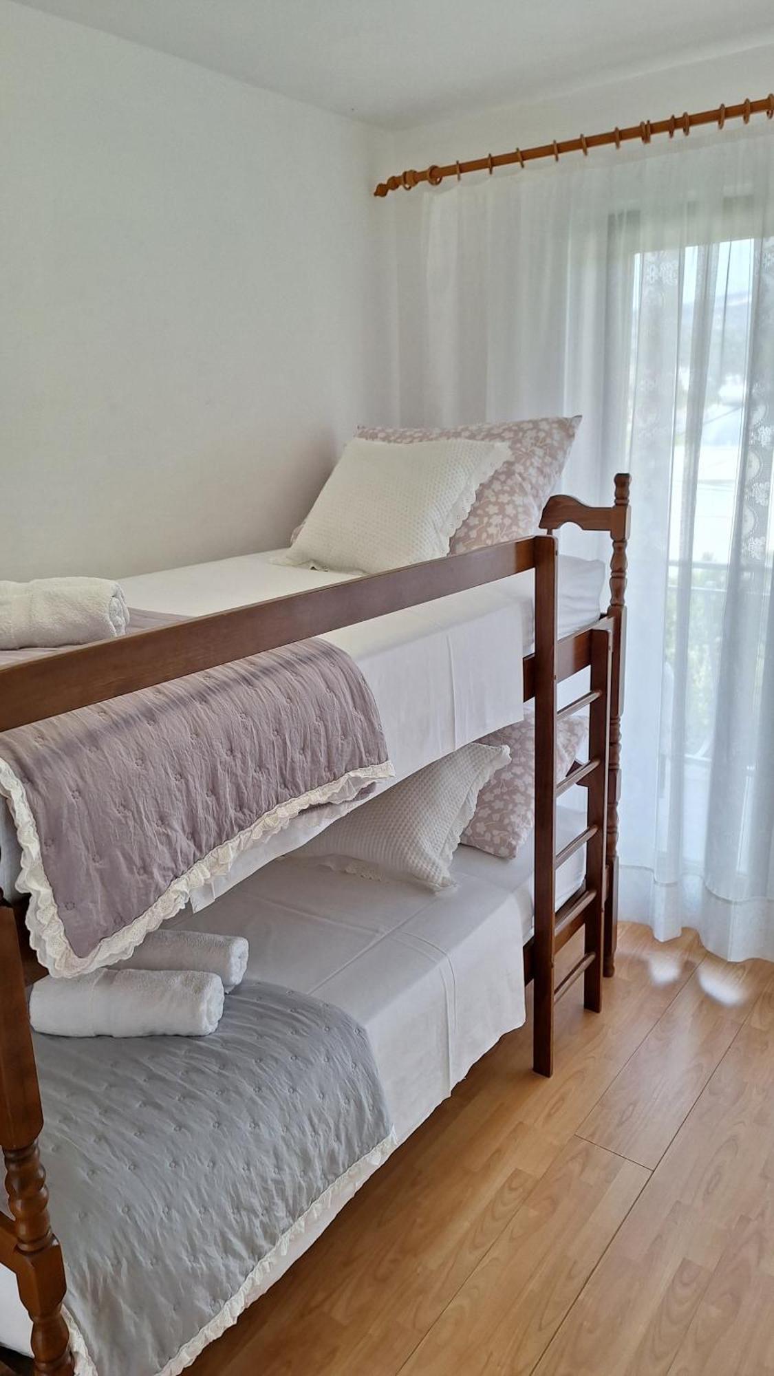 סגט ווראנייצה Apartmani I & J Seric מראה חיצוני תמונה