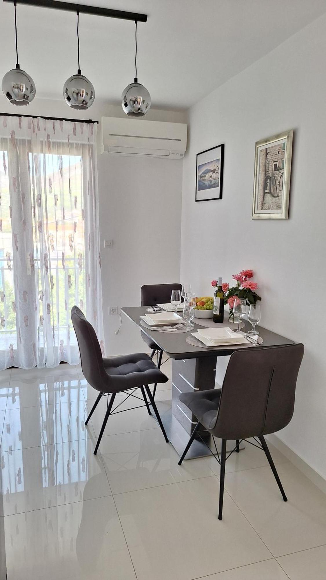 סגט ווראנייצה Apartmani I & J Seric מראה חיצוני תמונה
