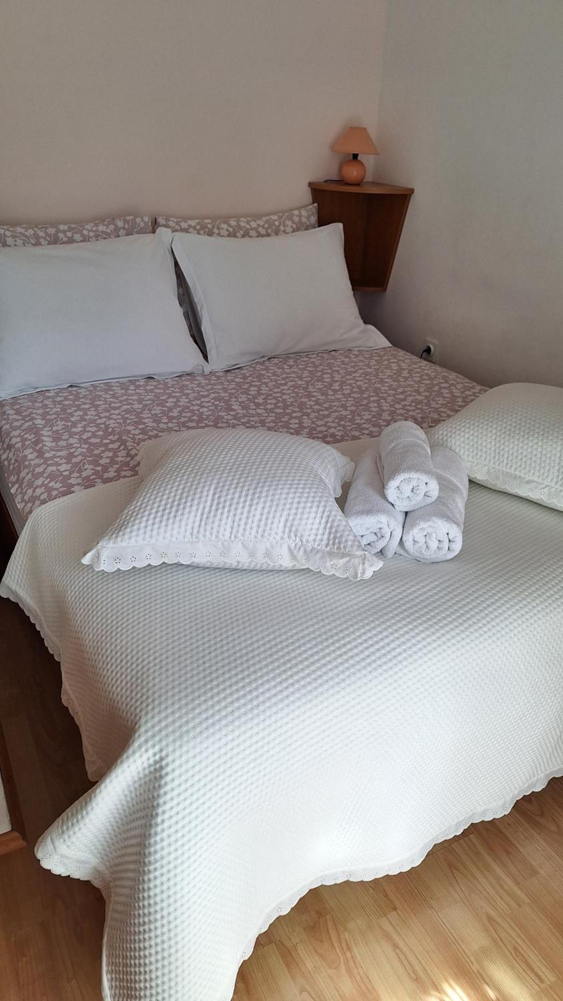 סגט ווראנייצה Apartmani I & J Seric מראה חיצוני תמונה