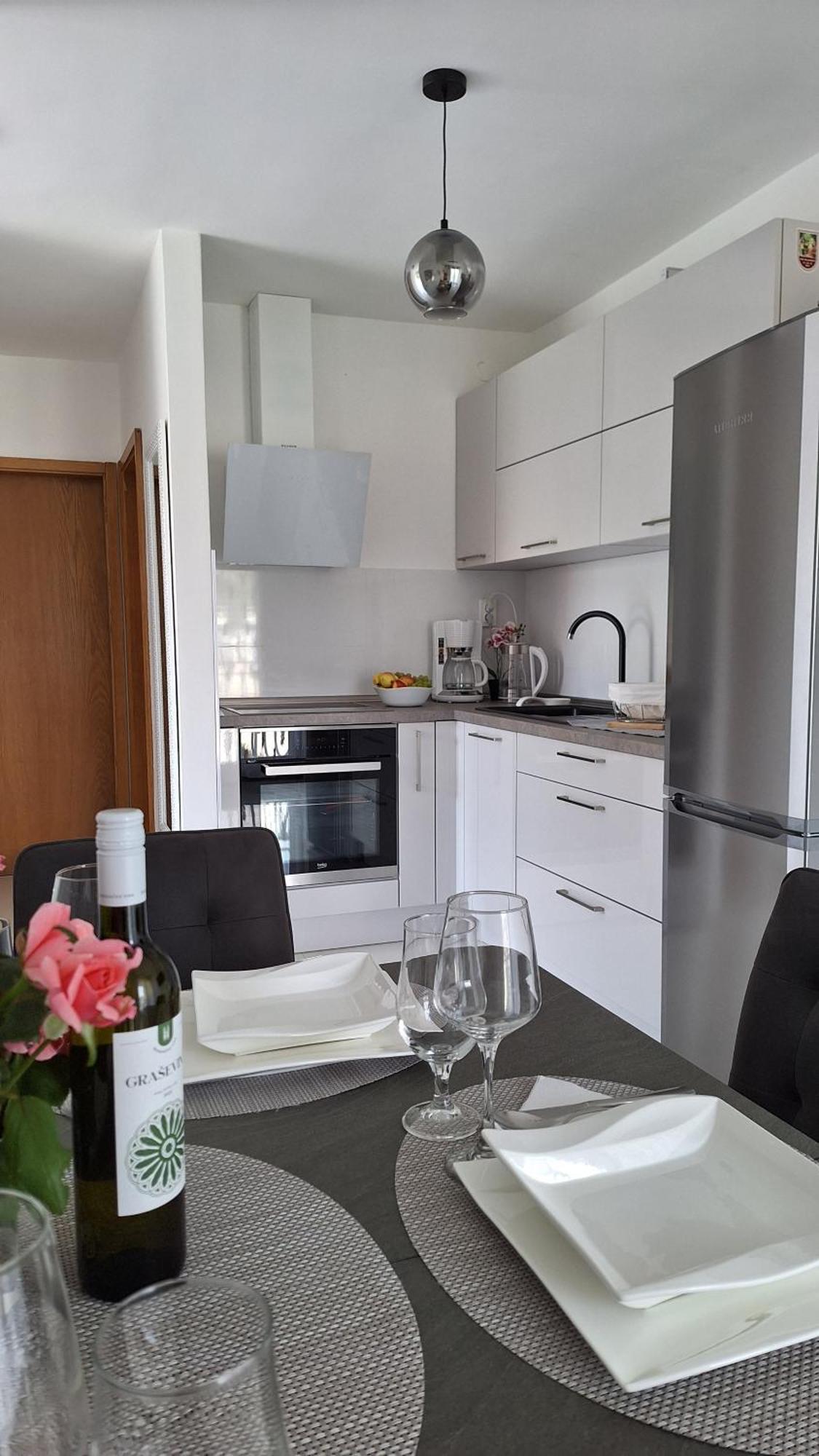 סגט ווראנייצה Apartmani I & J Seric מראה חיצוני תמונה