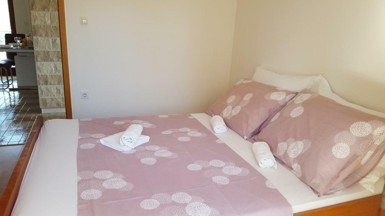 סגט ווראנייצה Apartmani I & J Seric מראה חיצוני תמונה